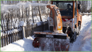 расчистка участка от снега трактором